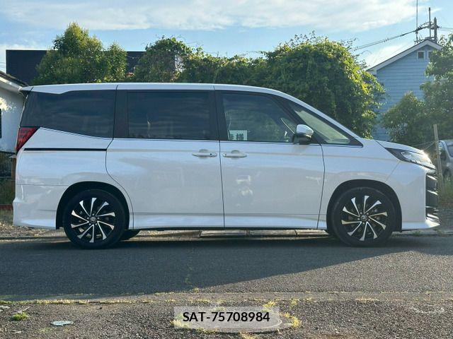 Toyota NOAH HYBRID 2022-10 7250708-3