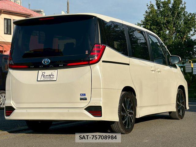 Toyota NOAH HYBRID 2022-10 7250708-4