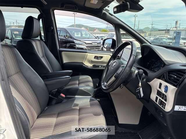 Toyota NOAH HYBRID 2019-05 7251759-11