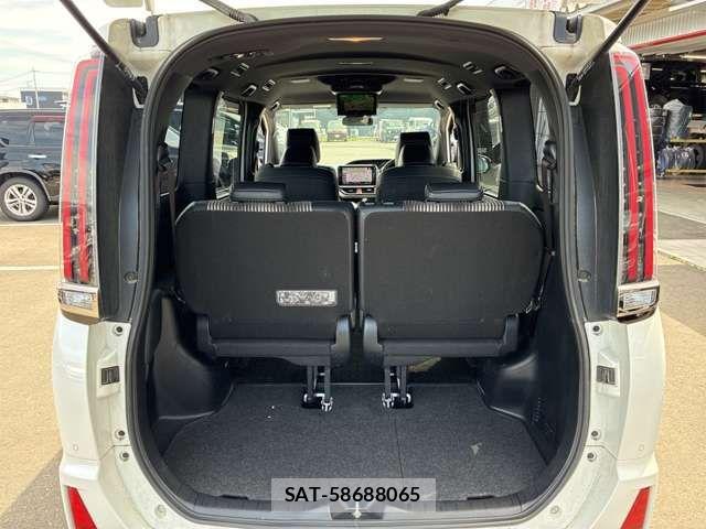 Toyota NOAH HYBRID 2019-05 7251759-13