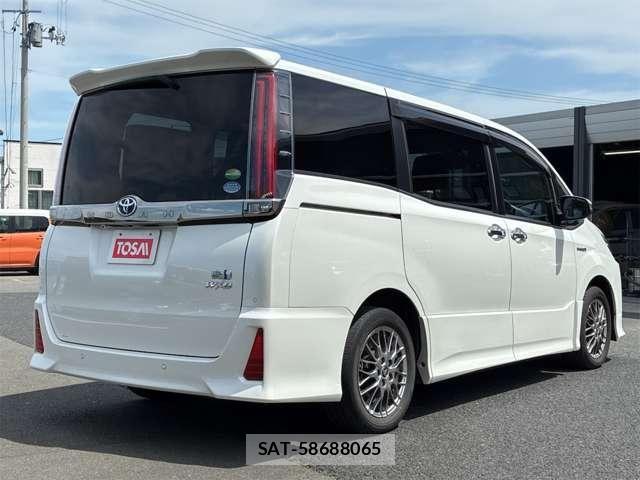 Toyota NOAH HYBRID 2019-05 7251759-20
