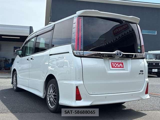 Toyota NOAH HYBRID 2019-05 7251759-24