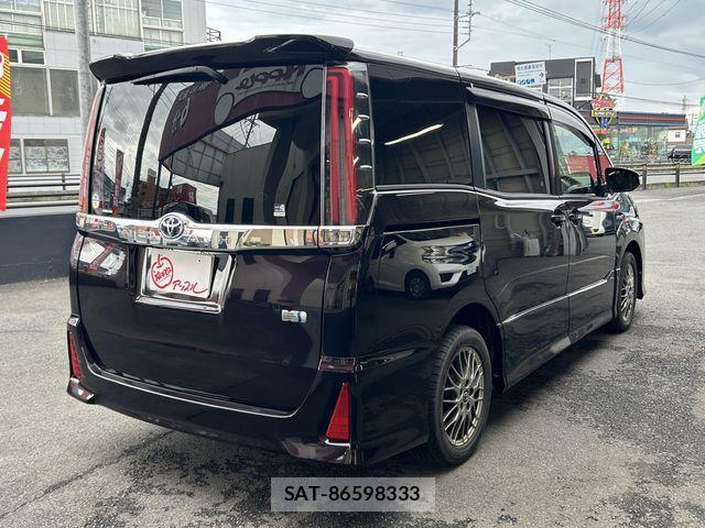 Toyota NOAH HYBRID 2017-07 7271383-10