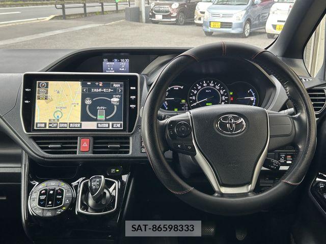 Toyota NOAH HYBRID 2017-07 7271383-1