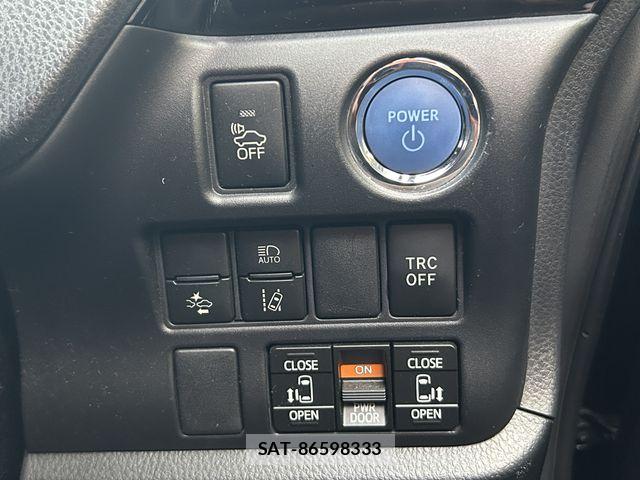Toyota NOAH HYBRID 2017-07 7271383-26