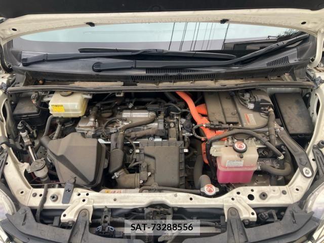 Toyota NOAH HYBRID 2017-11 7272526-15