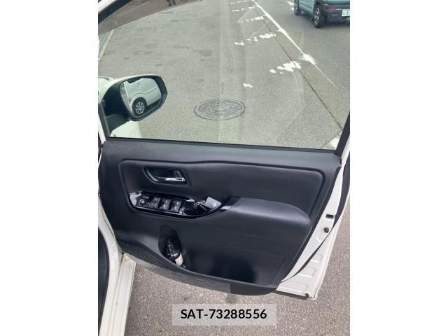 Toyota NOAH HYBRID 2017-11 7272526-16