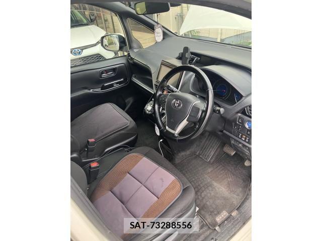 Toyota NOAH HYBRID 2017-11 7272526-17