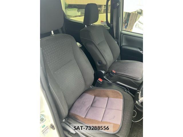 Toyota NOAH HYBRID 2017-11 7272526-20