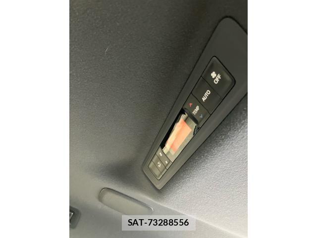 Toyota NOAH HYBRID 2017-11 7272526-26