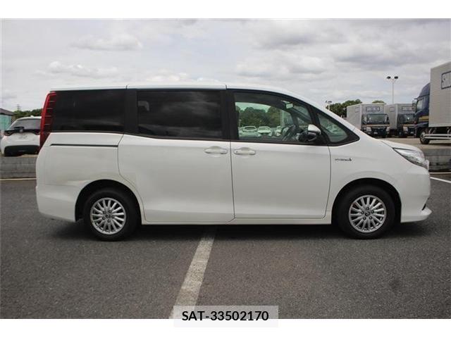 Toyota NOAH HYBRID 2016-02 7271382-12