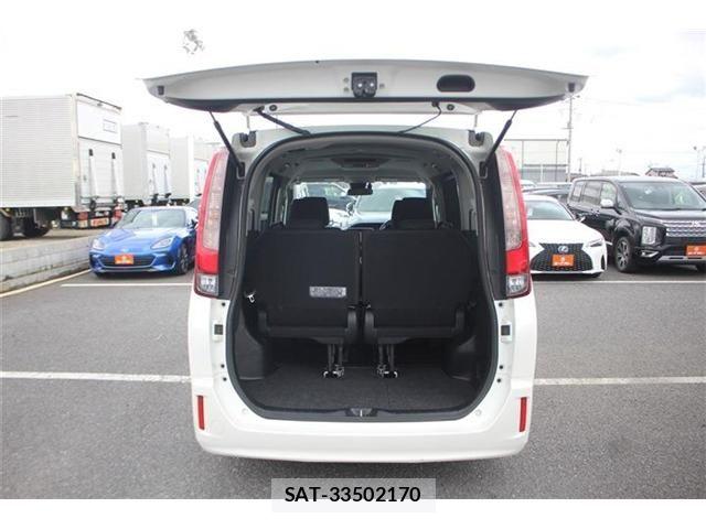Toyota NOAH HYBRID 2016-02 7271382-29