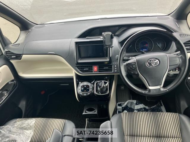 Toyota NOAH HYBRID 2021-11 7328978-17