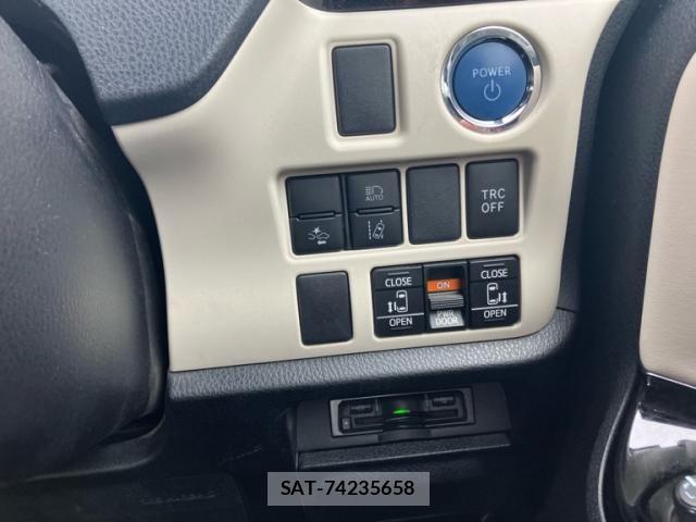 Toyota NOAH HYBRID 2021-11 7328978-24