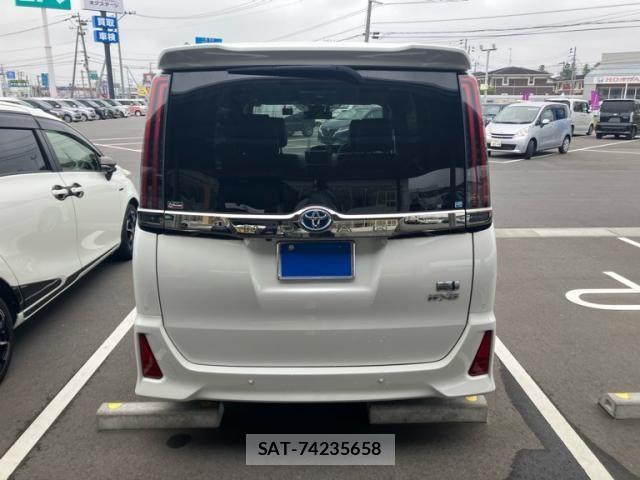 Toyota NOAH HYBRID 2021-11 7328978-4
