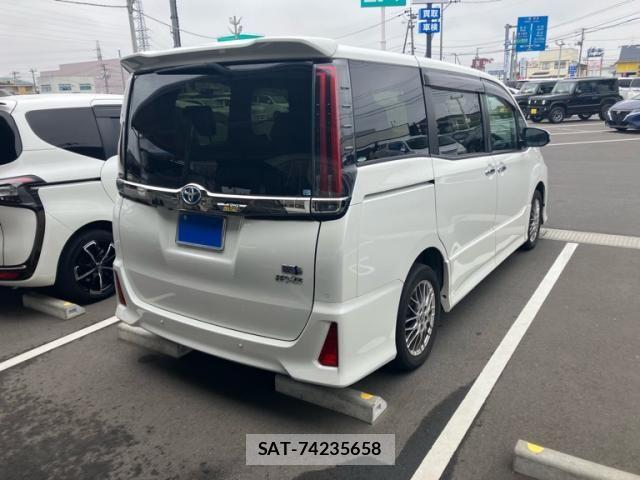 Toyota NOAH HYBRID 2021-11 7328978-5