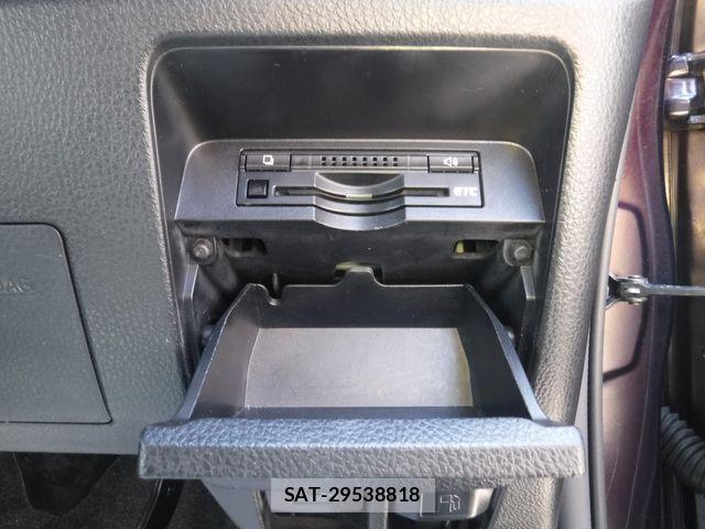 Toyota NOAH HYBRID 2015-02 7328981-16