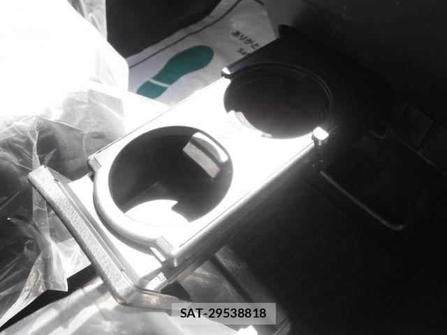 Toyota NOAH HYBRID 2015-02 7328981-20