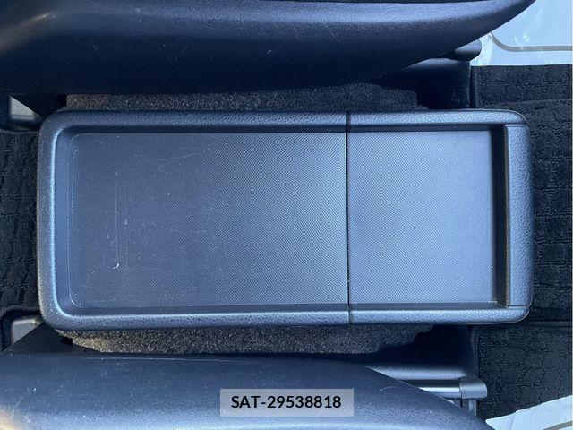 Toyota NOAH HYBRID 2015-02 7328981-21