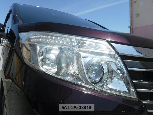 Toyota NOAH HYBRID 2015-02 7328981-27