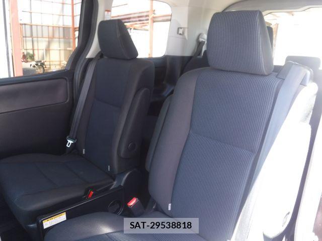 Toyota NOAH HYBRID 2015-02 7328981-7