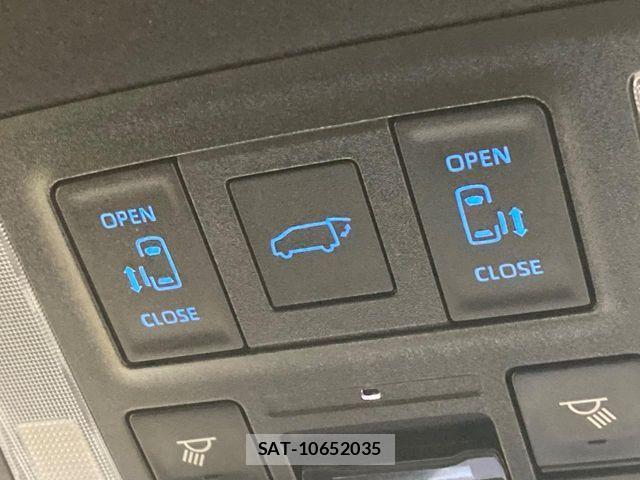 Toyota NOAH HYBRID 2023-02 7328968-4