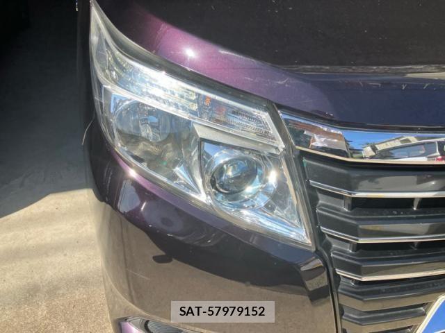 Toyota NOAH HYBRID 2015-07 7328982-6