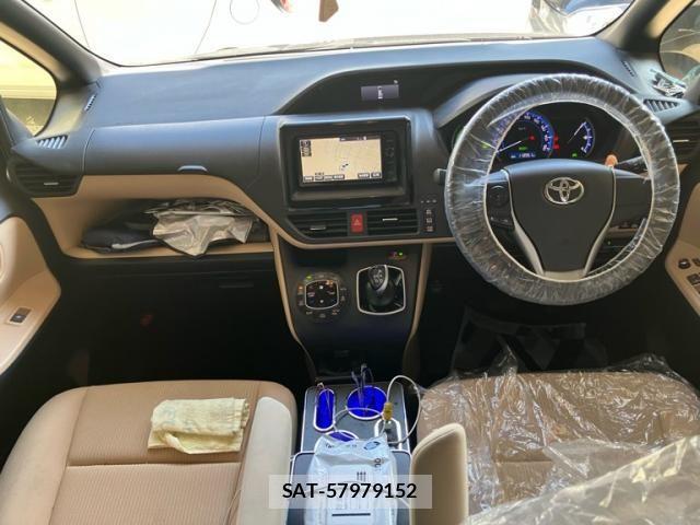 Toyota NOAH HYBRID 2015-07 7328982-1