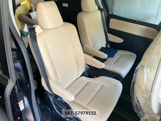 Toyota NOAH HYBRID 2015-07 7328982-16