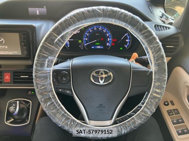 Toyota NOAH HYBRID 2015-07 7328982-2