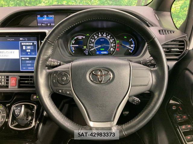 Toyota NOAH HYBRID 2019-07 7328974-11