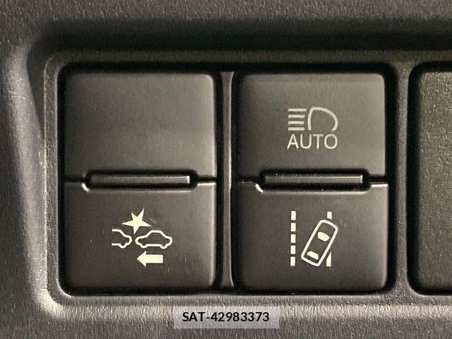 Toyota NOAH HYBRID 2019-07 7328974-4