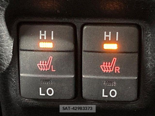 Toyota NOAH HYBRID 2019-07 7328974-5