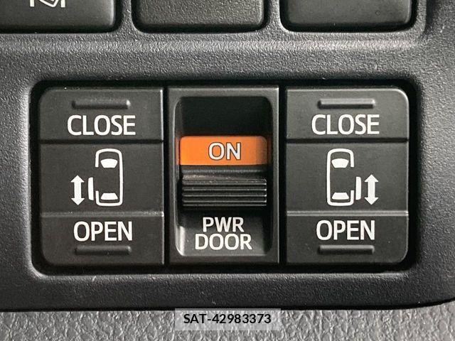 Toyota NOAH HYBRID 2019-07 7328974-6