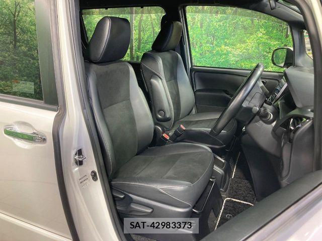 Toyota NOAH HYBRID 2019-07 7328974-7