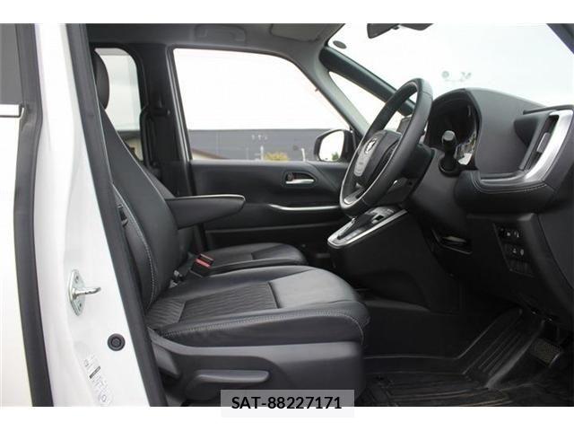 Toyota NOAH HYBRID 2023-07 7328972-25