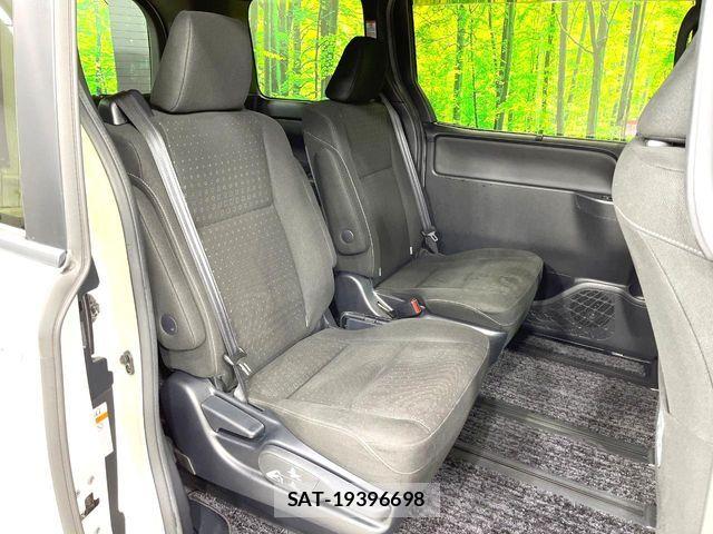 Toyota NOAH HYBRID 2017-07 7359063-10