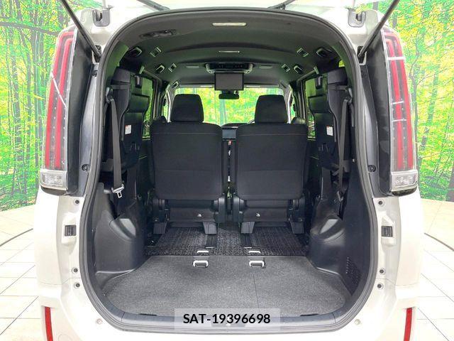 Toyota NOAH HYBRID 2017-07 7359063-12