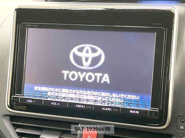 Toyota NOAH HYBRID 2017-07 7359063-3