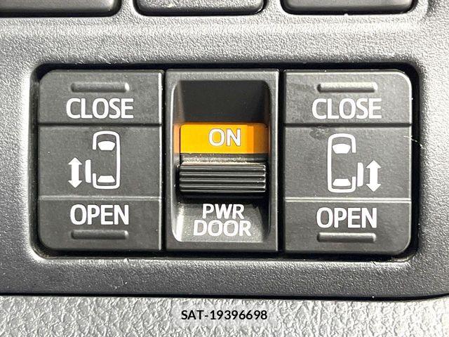 Toyota NOAH HYBRID 2017-07 7359063-5