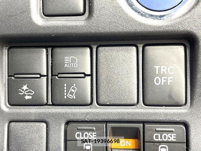 Toyota NOAH HYBRID 2017-07 7359063-6