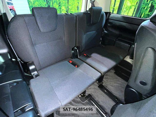 Toyota NOAH HYBRID 2017-09 7359062-9