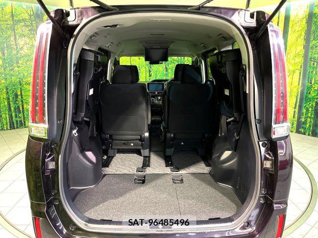 Toyota NOAH HYBRID 2017-09 7359062-10