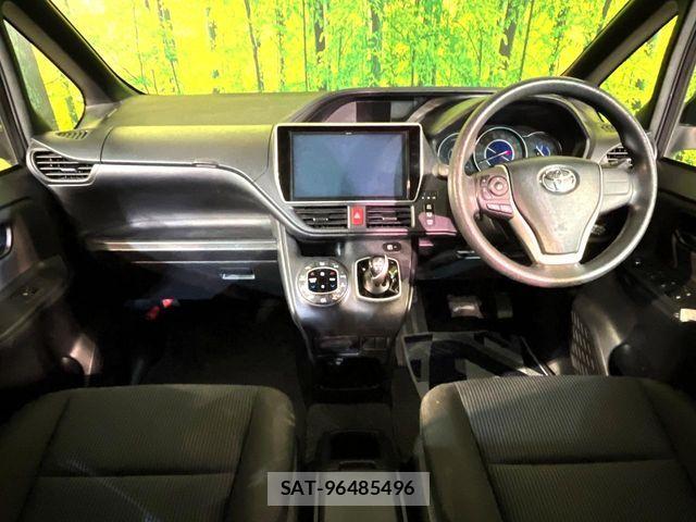 Toyota NOAH HYBRID 2017-09 7359062-1