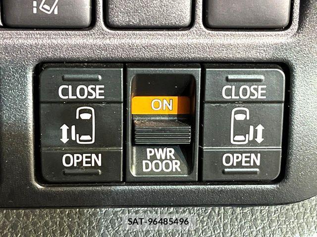 Toyota NOAH HYBRID 2017-09 7359062-6