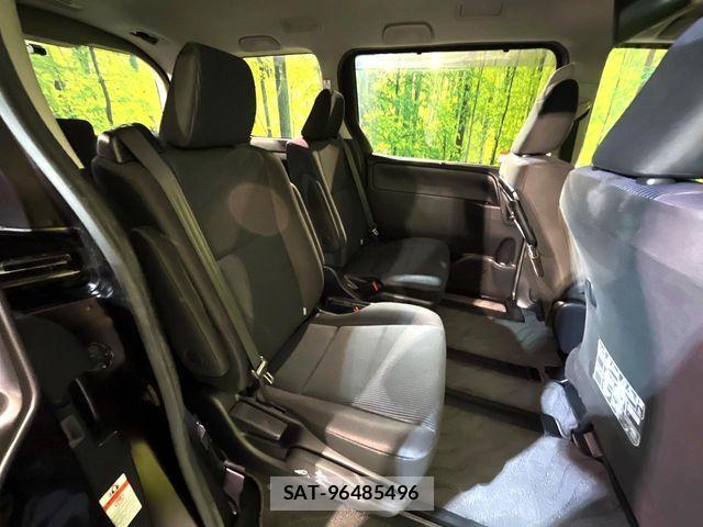 Toyota NOAH HYBRID 2017-09 7359062-8