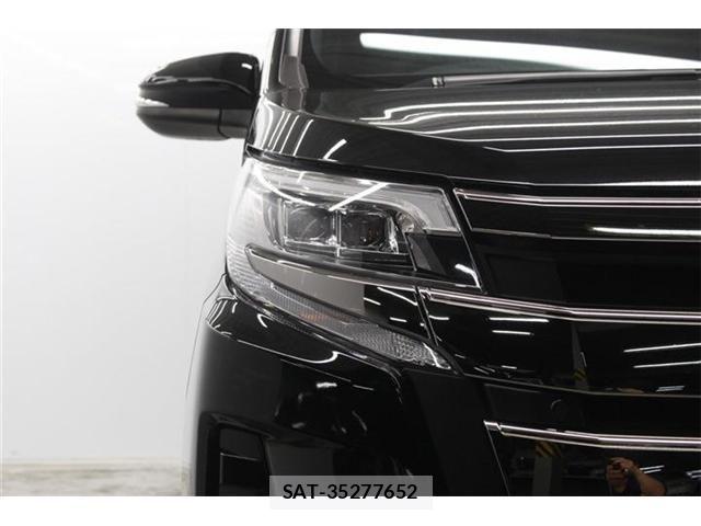 Toyota NOAH HYBRID 2019-06 7359064-11