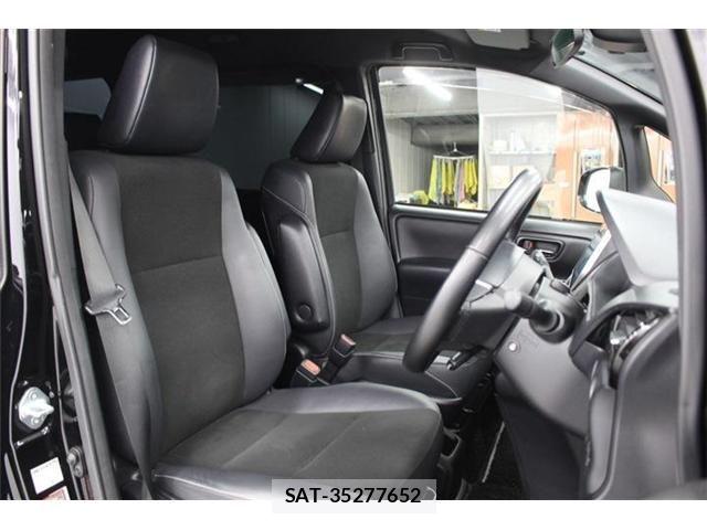 Toyota NOAH HYBRID 2019-06 7359064-26