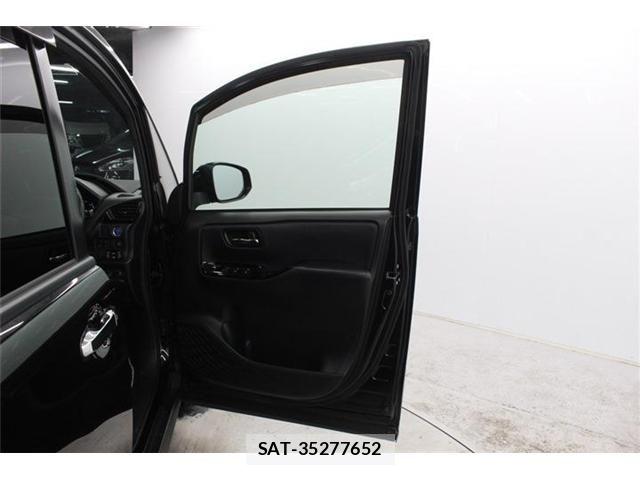 Toyota NOAH HYBRID 2019-06 7359064-28