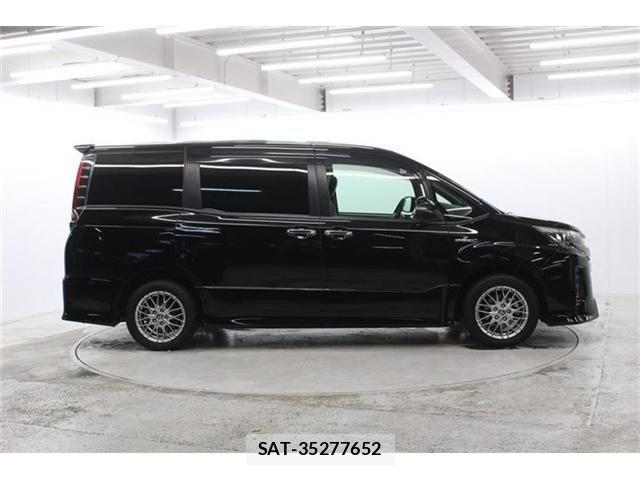 Toyota NOAH HYBRID 2019-06 7359064-3